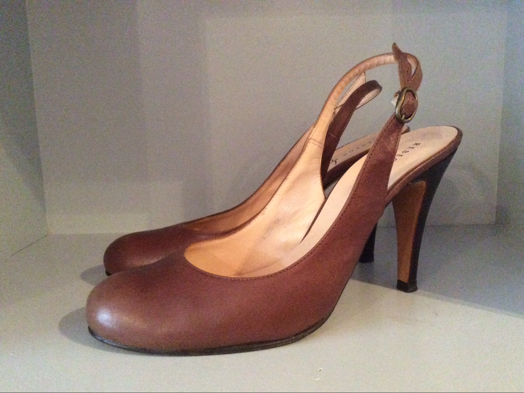 Sling back in leer
